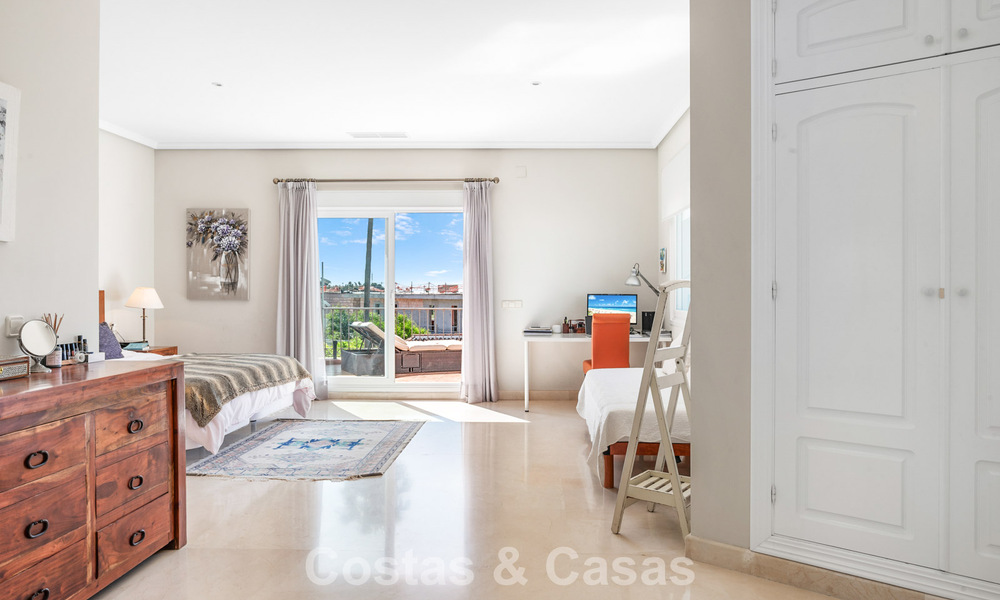 Timeless Spanish luxury villa with large garden and pool for sale in the hills of Marbella - Benahavís 799379