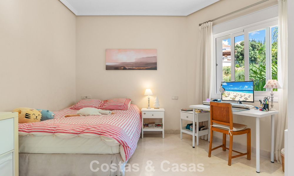 Timeless Spanish luxury villa with large garden and pool for sale in the hills of Marbella - Benahavís 799385