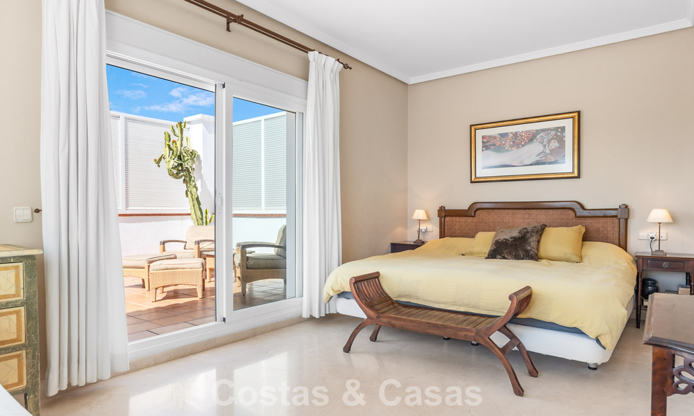 Timeless Spanish luxury villa with large garden and pool for sale in the hills of Marbella - Benahavís 799388