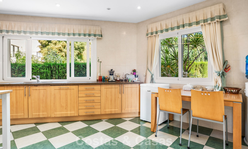 Timeless Spanish luxury villa with large garden and pool for sale in the hills of Marbella - Benahavís 799391