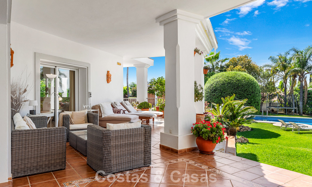 Timeless Spanish luxury villa with large garden and pool for sale in the hills of Marbella - Benahavís 799394