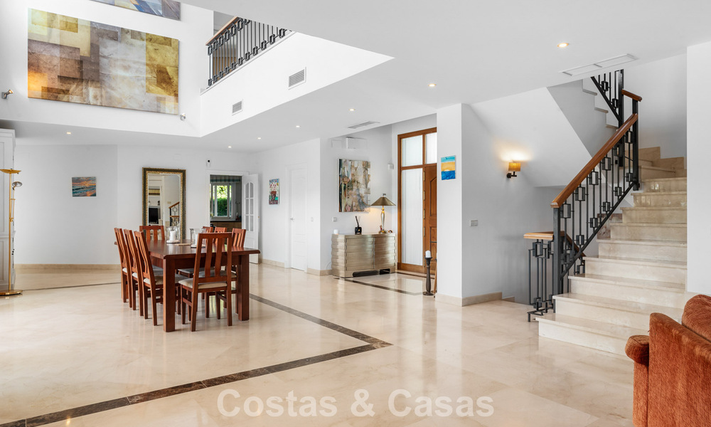 Timeless Spanish luxury villa with large garden and pool for sale in the hills of Marbella - Benahavís 799398