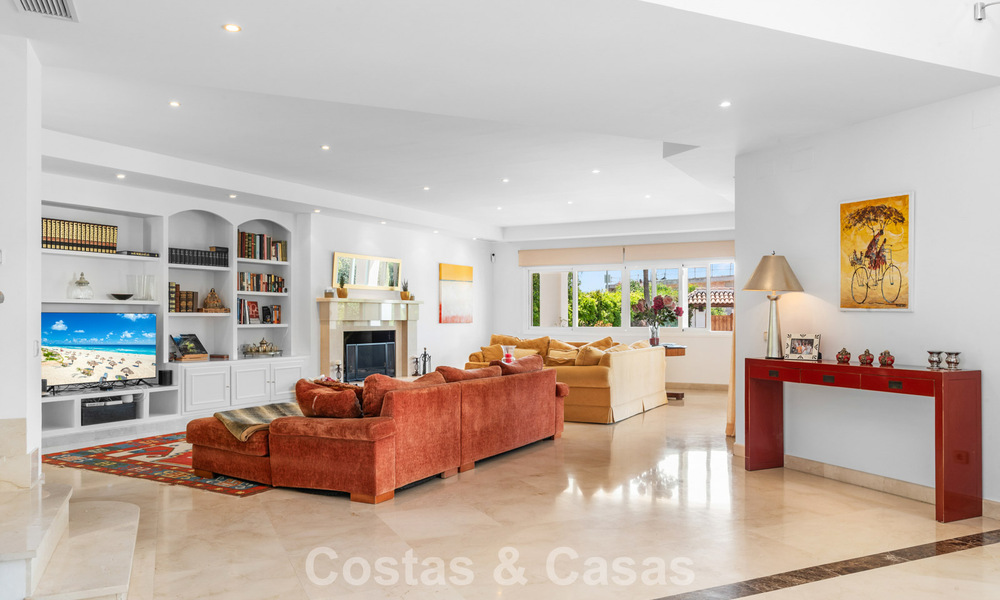 Timeless Spanish luxury villa with large garden and pool for sale in the hills of Marbella - Benahavís 799399