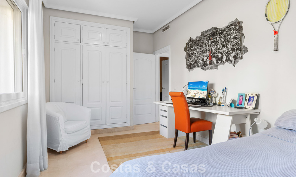 Timeless Spanish luxury villa with large garden and pool for sale in the hills of Marbella - Benahavís 799403