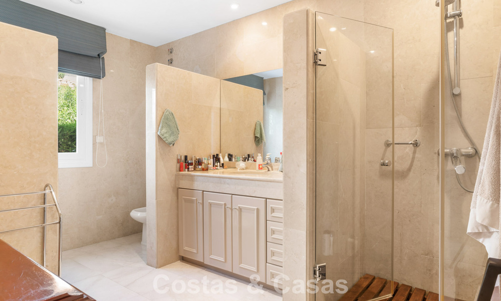Timeless Spanish luxury villa with large garden and pool for sale in the hills of Marbella - Benahavís 799404