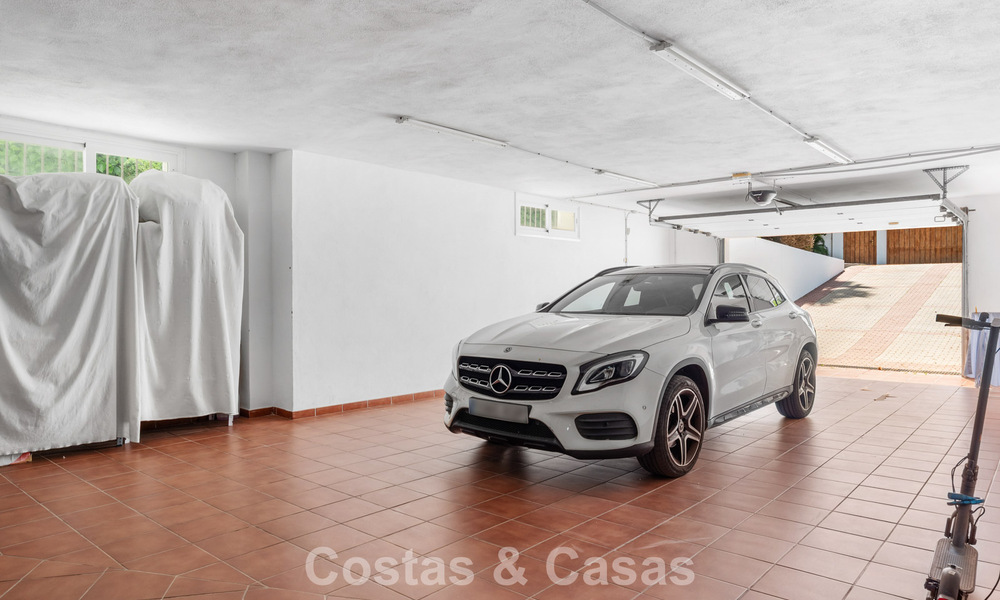 Timeless Spanish luxury villa with large garden and pool for sale in the hills of Marbella - Benahavís 799408