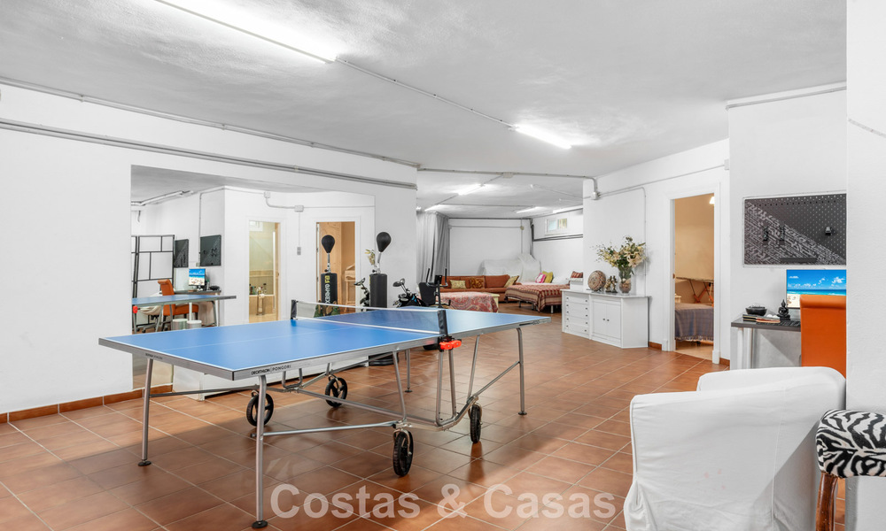 Timeless Spanish luxury villa with large garden and pool for sale in the hills of Marbella - Benahavís 799409