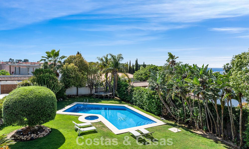 Timeless Spanish luxury villa with large garden and pool for sale in the hills of Marbella - Benahavís 799414