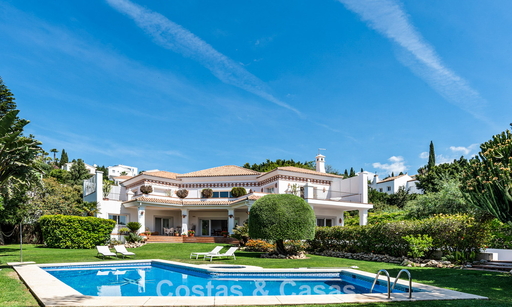Timeless Spanish luxury villa with large garden and pool for sale in the hills of Marbella - Benahavís 799420