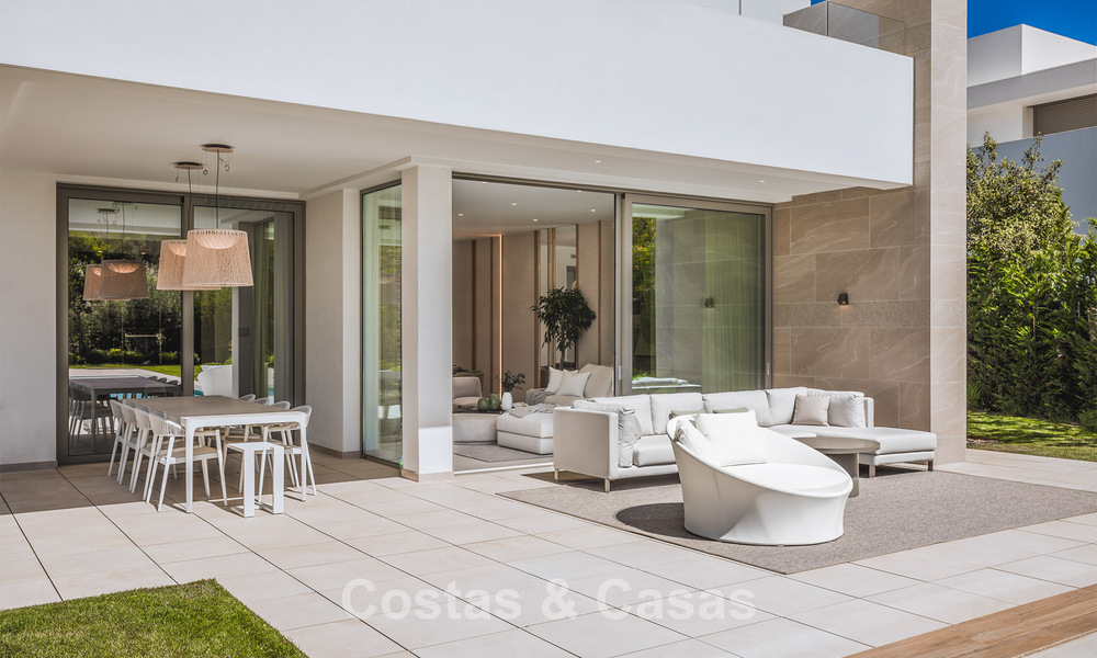 Stylish contemporary villa for sale on the new golden mile between Marbella and Estepona 799479