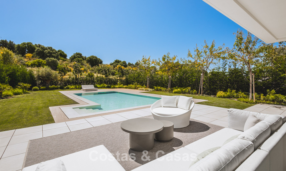 Stylish contemporary villa for sale on the new golden mile between Marbella and Estepona 799480