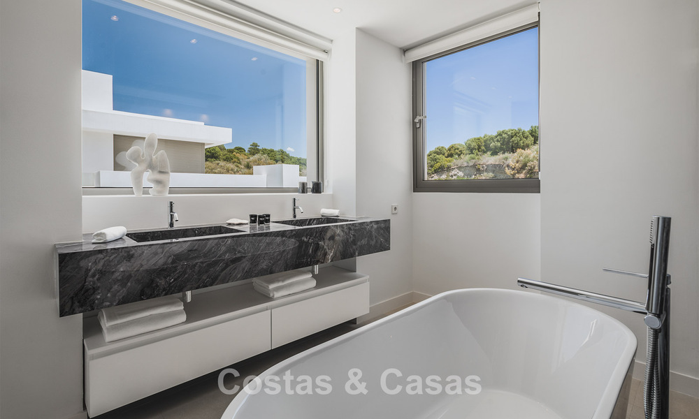 Stylish contemporary villa for sale on the new golden mile between Marbella and Estepona 799488
