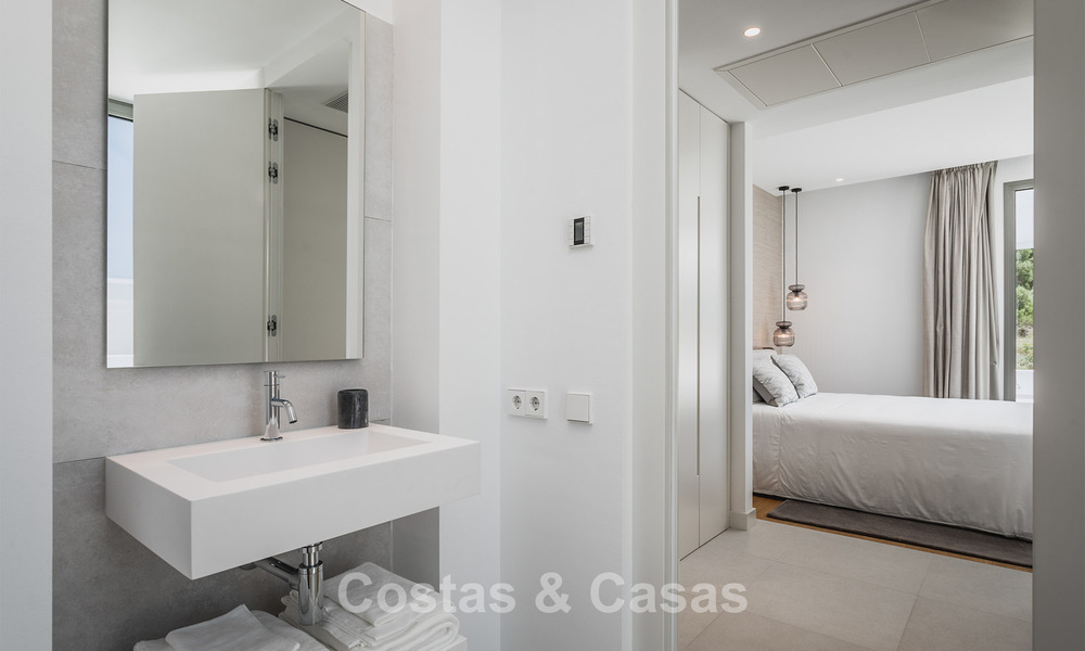 Stylish contemporary villa for sale on the new golden mile between Marbella and Estepona 799489