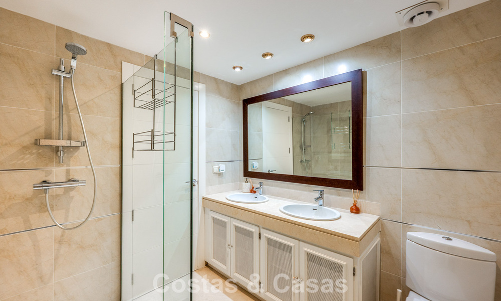 Beautiful townhouse with panoramic views for sale within walking distance of amenities in Nueva Andalucía, Marbella 799498