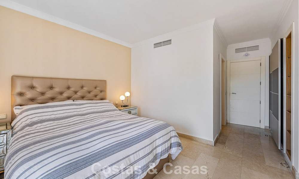 Beautiful townhouse with panoramic views for sale within walking distance of amenities in Nueva Andalucía, Marbella 799501