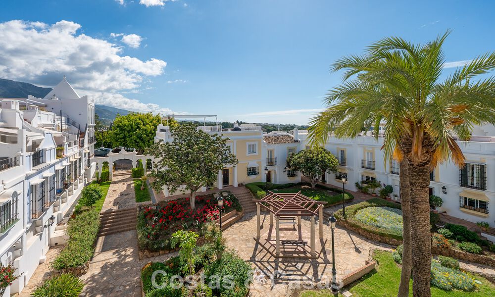 Beautiful townhouse with panoramic views for sale within walking distance of amenities in Nueva Andalucía, Marbella 799502