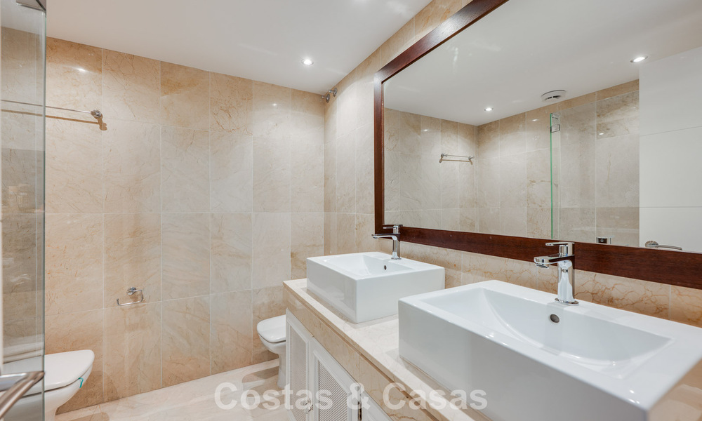 Beautiful townhouse with panoramic views for sale within walking distance of amenities in Nueva Andalucía, Marbella 799503