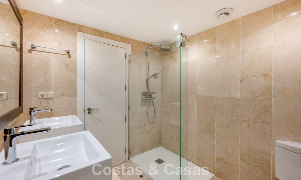 Beautiful townhouse with panoramic views for sale within walking distance of amenities in Nueva Andalucía, Marbella 799504