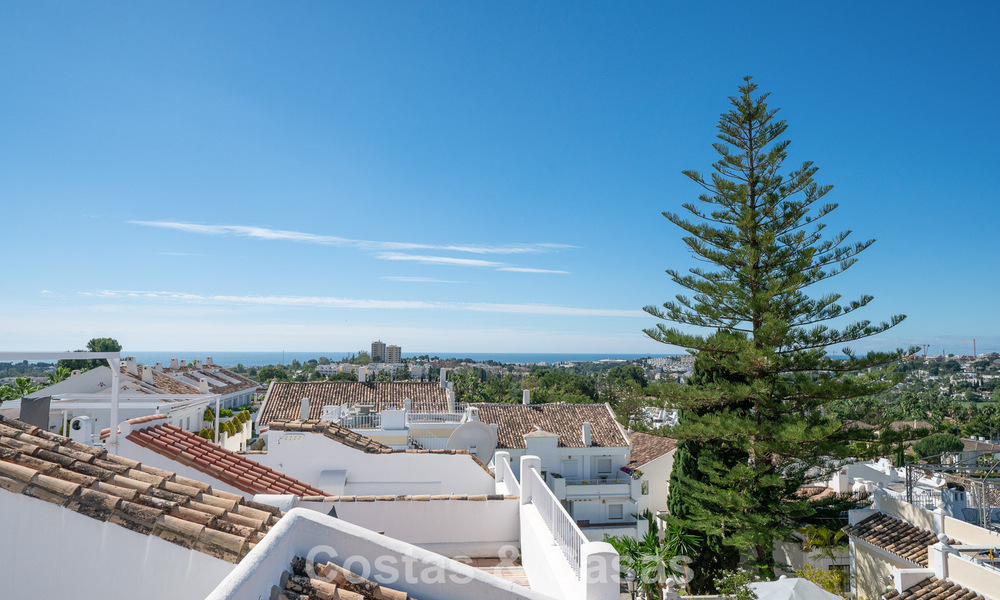 Beautiful townhouse with panoramic views for sale within walking distance of amenities in Nueva Andalucía, Marbella 799509