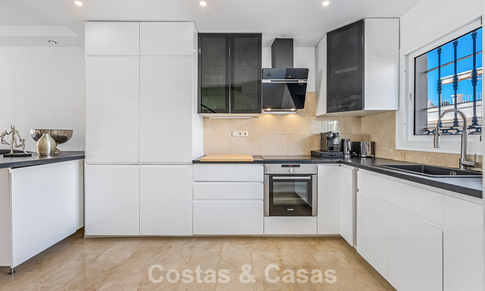 Beautiful townhouse with panoramic views for sale within walking distance of amenities in Nueva Andalucía, Marbella 799512