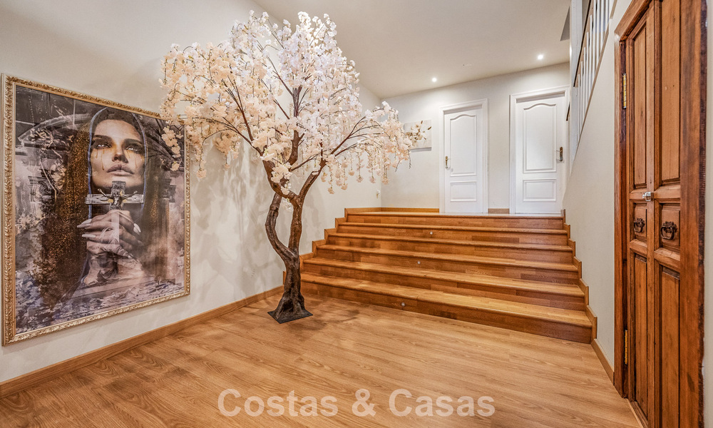 Beautiful townhouse with panoramic views for sale within walking distance of amenities in Nueva Andalucía, Marbella 799525