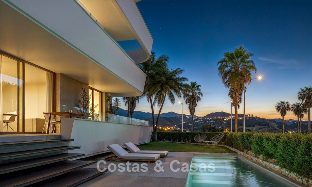 Launch! Modern new-build apartments with sea views for sale in the centre of Estepona 799531