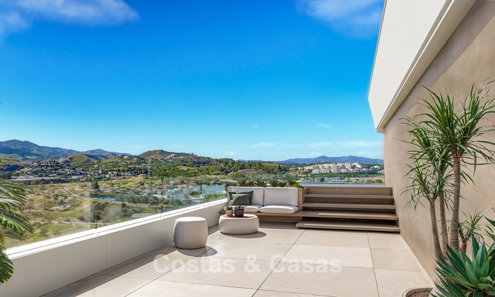 Launch! Modern new-build apartments with sea views for sale in the centre of Estepona 799542