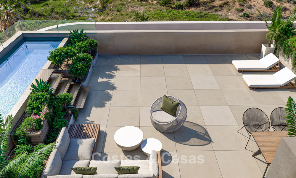 Launch! Modern new-build apartments with sea views for sale in the centre of Estepona 799544