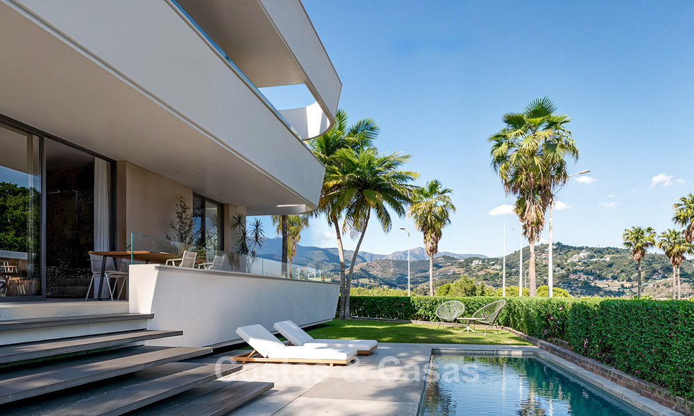 Launch! Modern new-build apartments with sea views for sale in the centre of Estepona 799552