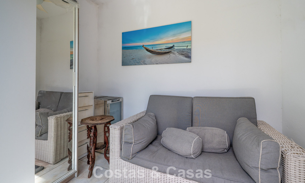 Move-in ready, modernised Mediterranean villa for sale just a few meters from the beach between Marbella and Estepona 799605