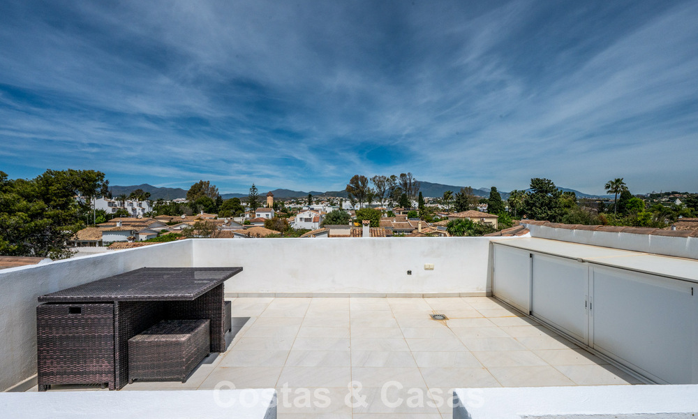 Move-in ready, modernised Mediterranean villa for sale just a few meters from the beach between Marbella and Estepona 799608