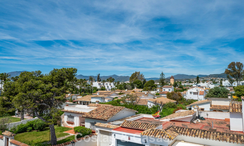 Move-in ready, modernised Mediterranean villa for sale just a few meters from the beach between Marbella and Estepona 799610