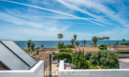 Move-in ready, modernised Mediterranean villa for sale just a few meters from the beach between Marbella and Estepona 799611