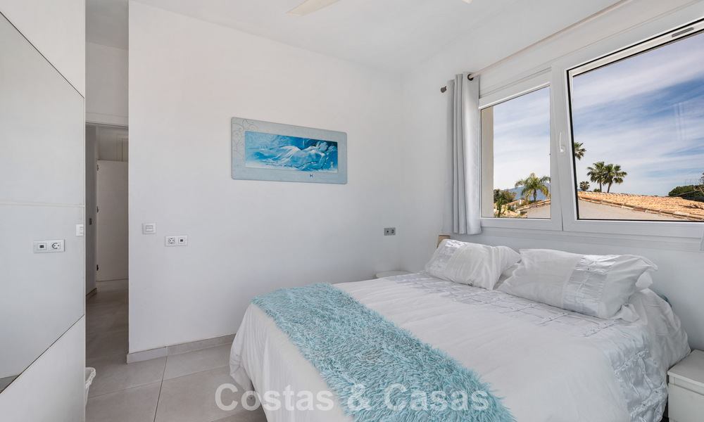 Move-in ready, modernised Mediterranean villa for sale just a few meters from the beach between Marbella and Estepona 799617