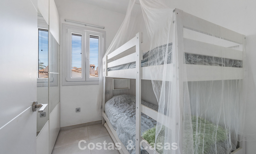 Move-in ready, modernised Mediterranean villa for sale just a few meters from the beach between Marbella and Estepona 799618