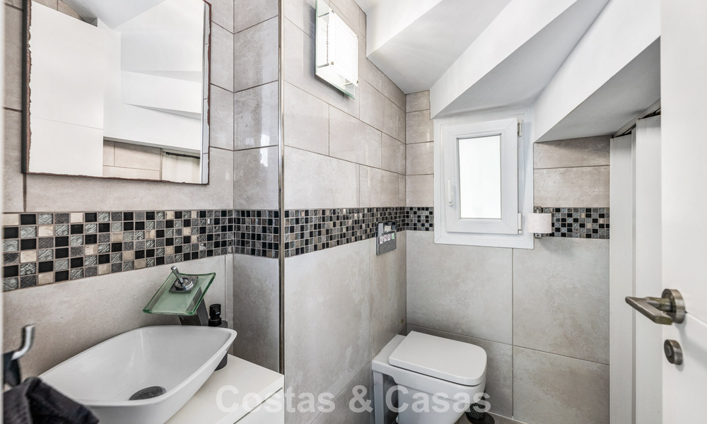 Move-in ready, modernised Mediterranean villa for sale just a few meters from the beach between Marbella and Estepona 799620