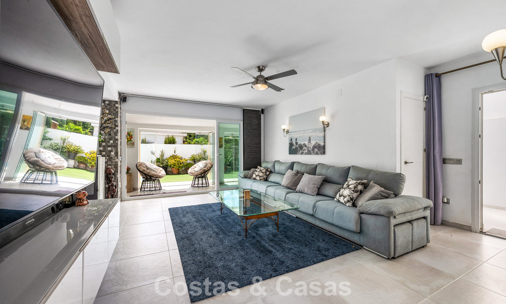 Move-in ready, modernised Mediterranean villa for sale just a few meters from the beach between Marbella and Estepona 799622
