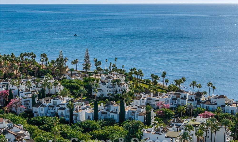 Exclusive renovated frontline beach apartment with direct sea views for sale on the New Golden Mile, Estepona East 799556
