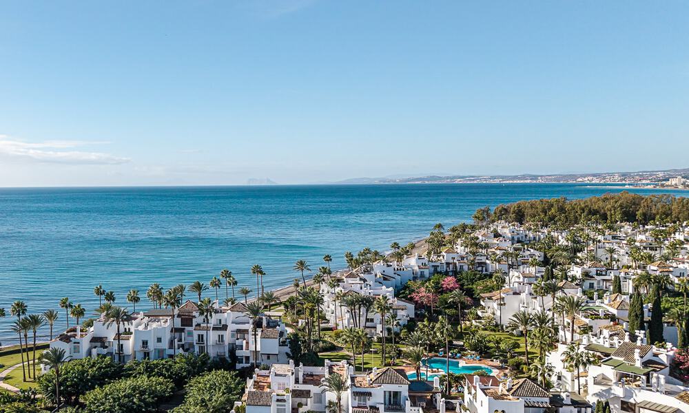 Exclusive renovated frontline beach apartment with direct sea views for sale on the New Golden Mile, Estepona East 799557