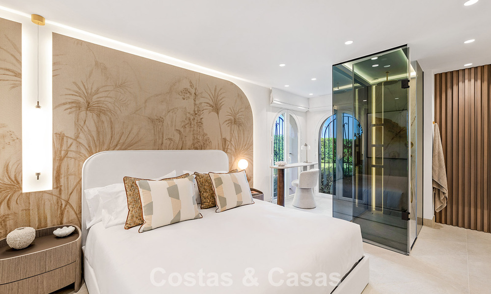 Exclusive renovated frontline beach apartment with direct sea views for sale on the New Golden Mile, Estepona East 799573