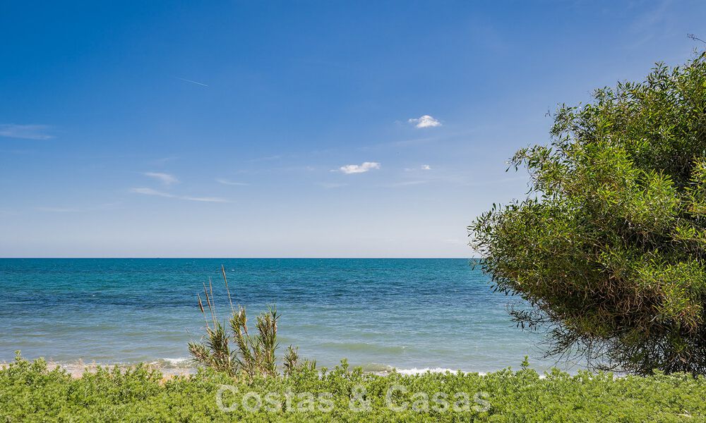 Exclusive renovated frontline beach apartment with direct sea views for sale on the New Golden Mile, Estepona East 799576