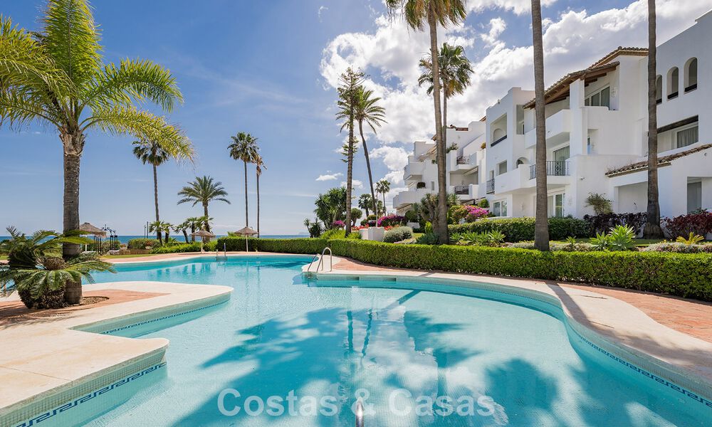 Exclusive renovated frontline beach apartment with direct sea views for sale on the New Golden Mile, Estepona East 799578