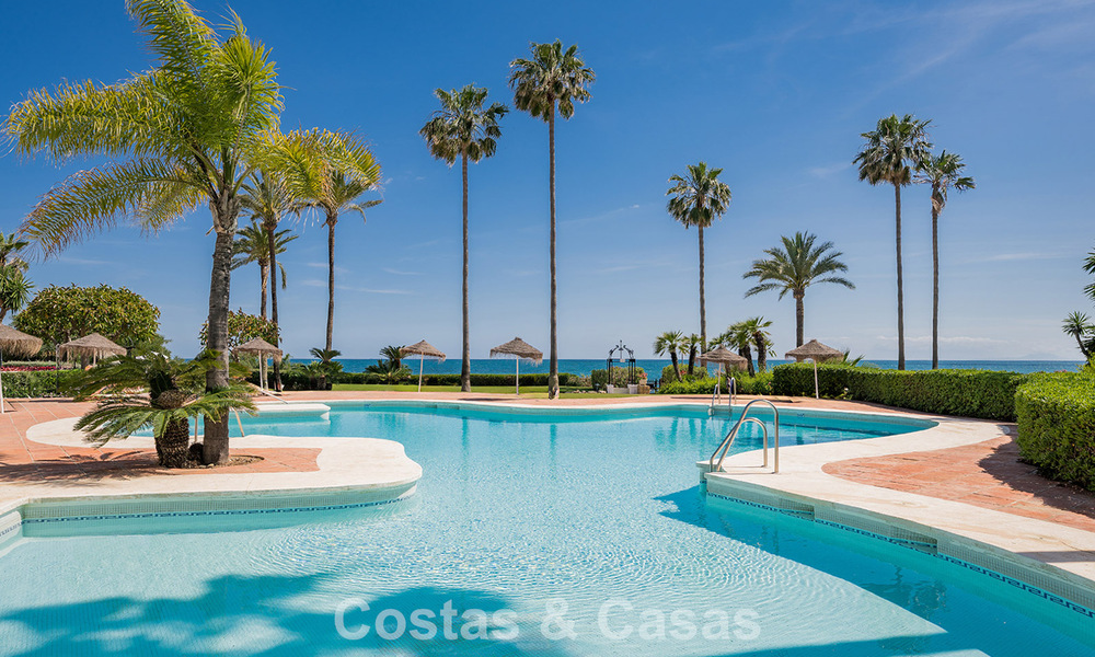 Exclusive renovated frontline beach apartment with direct sea views for sale on the New Golden Mile, Estepona East 799579