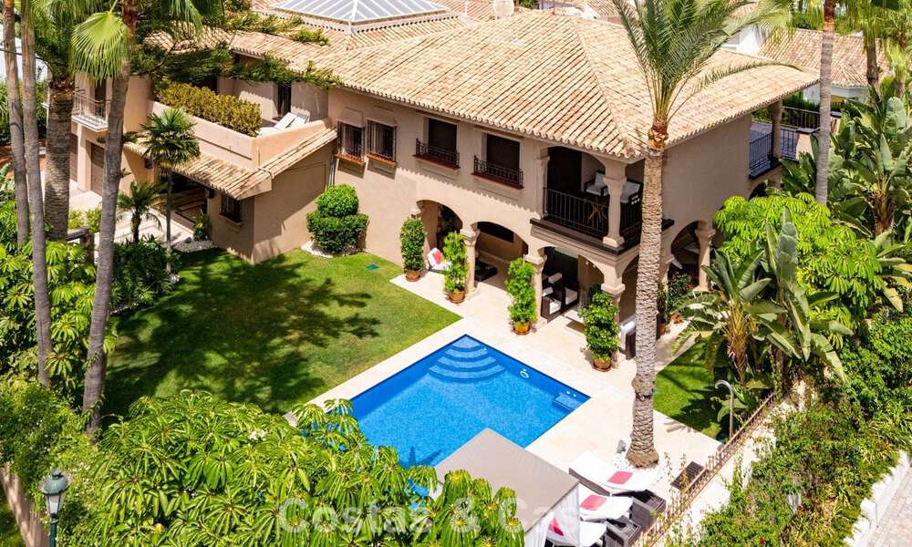 Timeless Andalusian luxury villa for sale in the exclusive gated community of Los Monteros, Marbella 799675