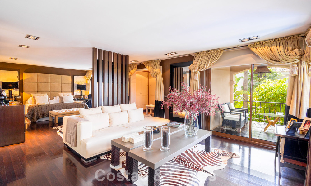 Timeless Andalusian luxury villa for sale in the exclusive gated community of Los Monteros, Marbella 799677