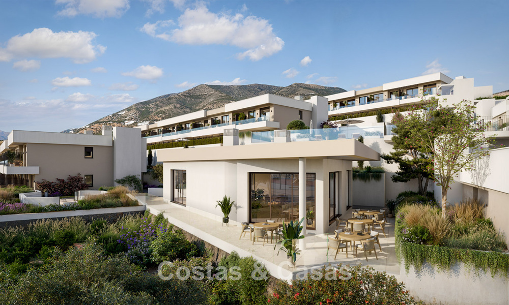 Modern new-build homes with mountain and sea views for sale in a resort-style complex in Fuengirola, Costa del Sol 799594