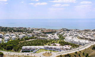 Modern new-build homes with mountain and sea views for sale in a resort-style complex in Fuengirola, Costa del Sol 799595 
