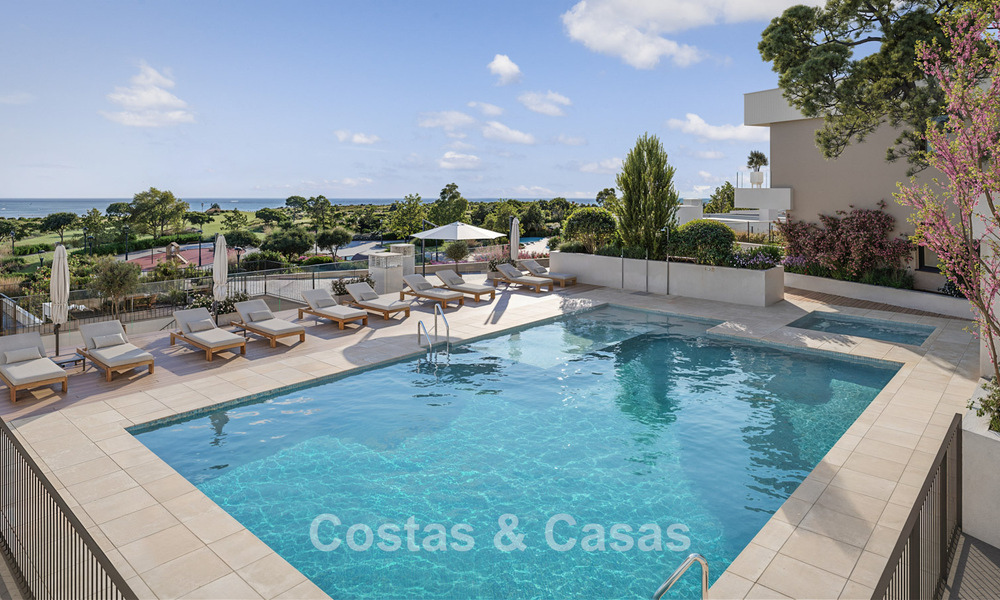 Modern new-build homes with mountain and sea views for sale in a resort-style complex in Fuengirola, Costa del Sol 799596