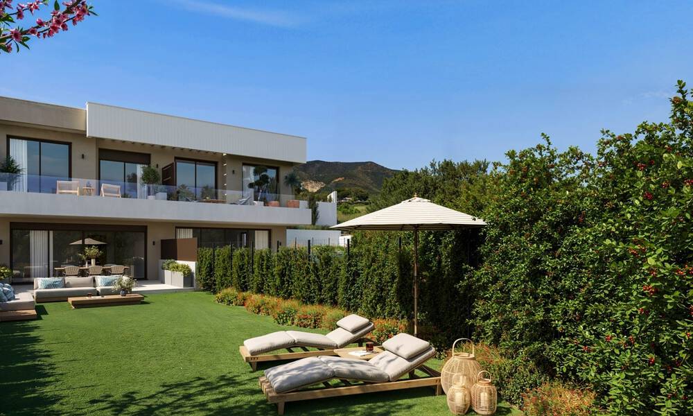 Modern new-build homes with mountain and sea views for sale in a resort-style complex in Fuengirola, Costa del Sol 799601