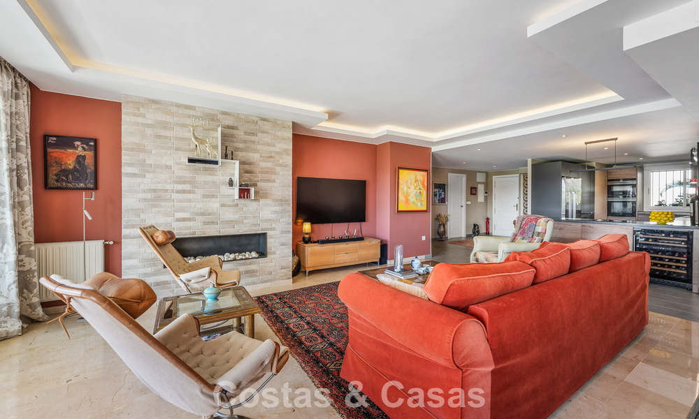 Renovated frontline golf apartment for sale close to all amenities in Guadalmina Alta and San Pedro, Marbella 799714